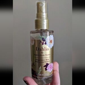 Brand new Dahlia 🌼 mini body spray and regular size body wash